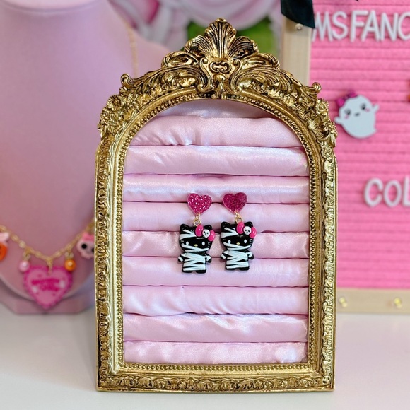 Hello Kitty Mummy Handmade Earrings - Picture 1 of 2